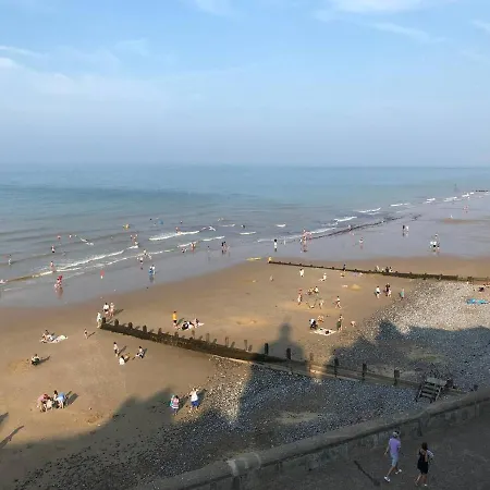 Cosy Beach House Steps From The Sea Кромер Экстерьер фото